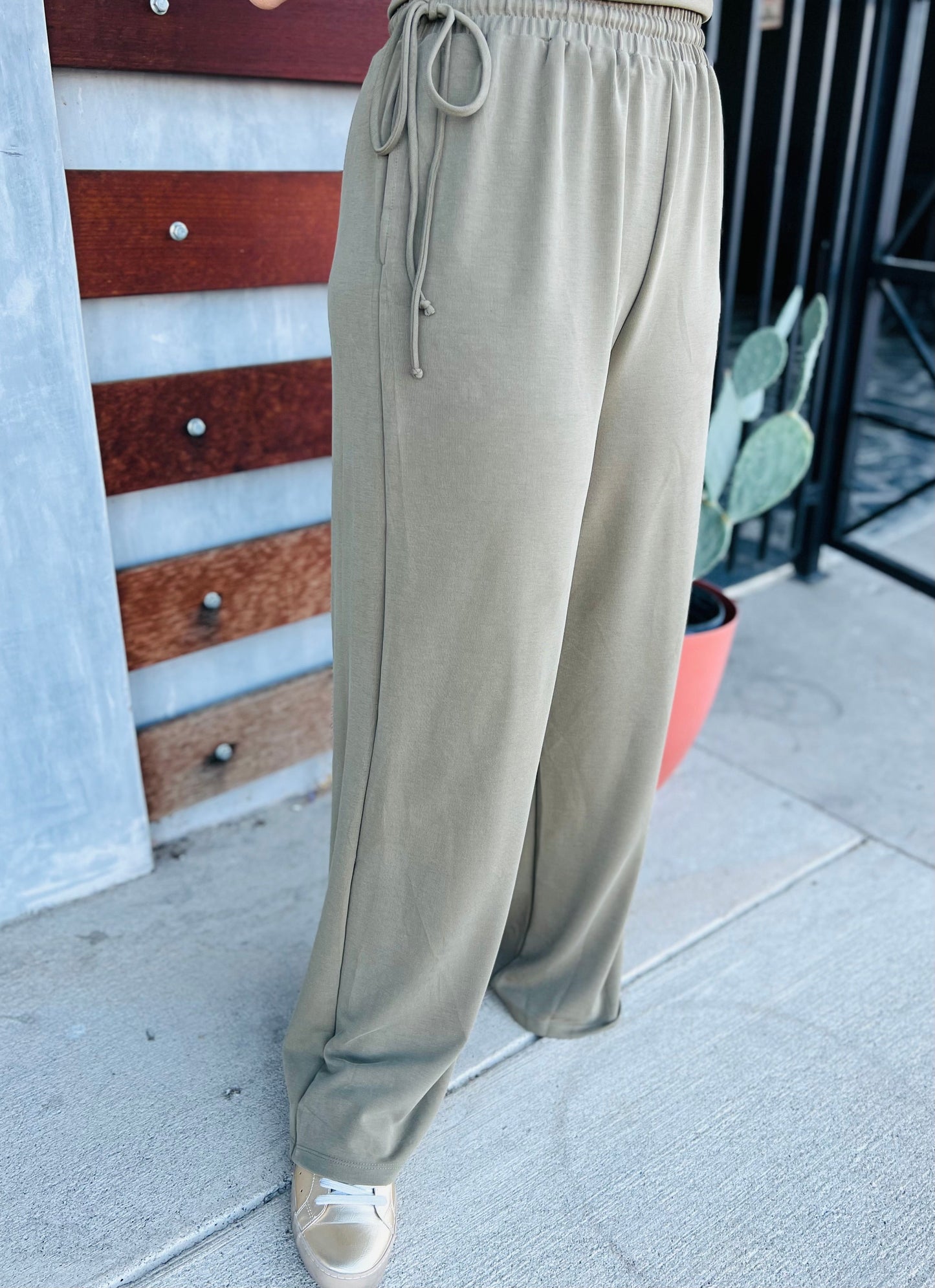 The Mason Tie Pants in Olive