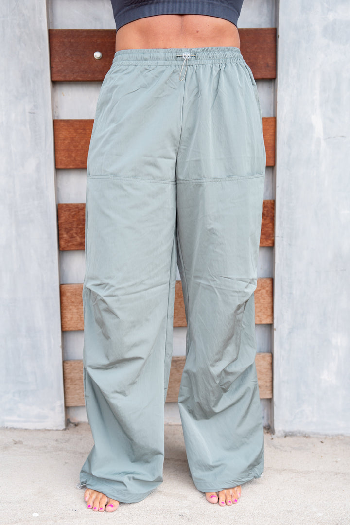The Wind Pants in Olive - AS
