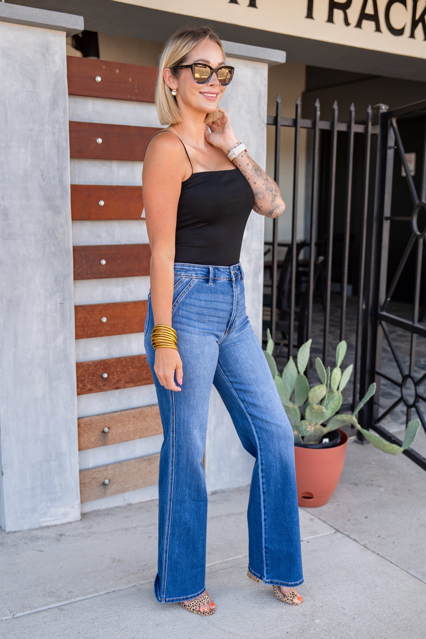 The Stuer Flares in Medium