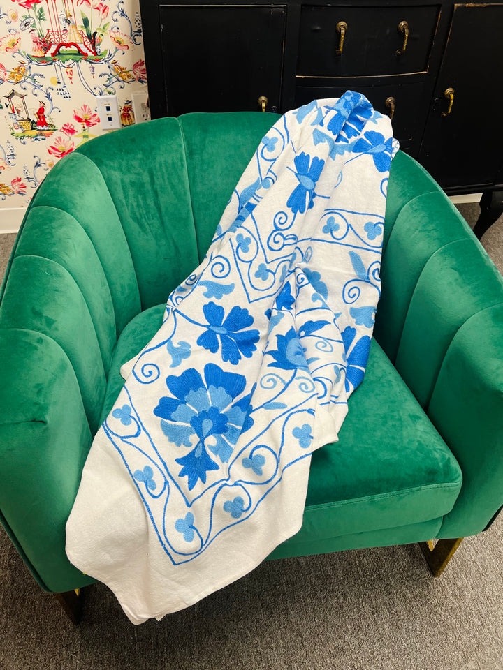 The Blue & White Throw