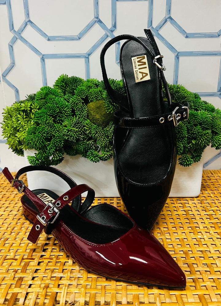 The Aree Flats in 2 Colors