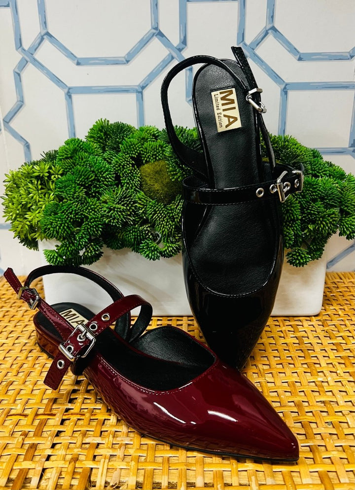 The Aree Flats in 2 Colors