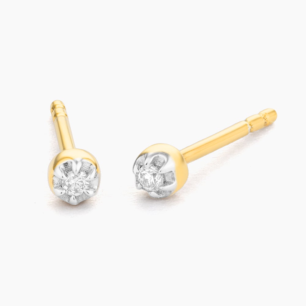 ES Ala Stud Earrings