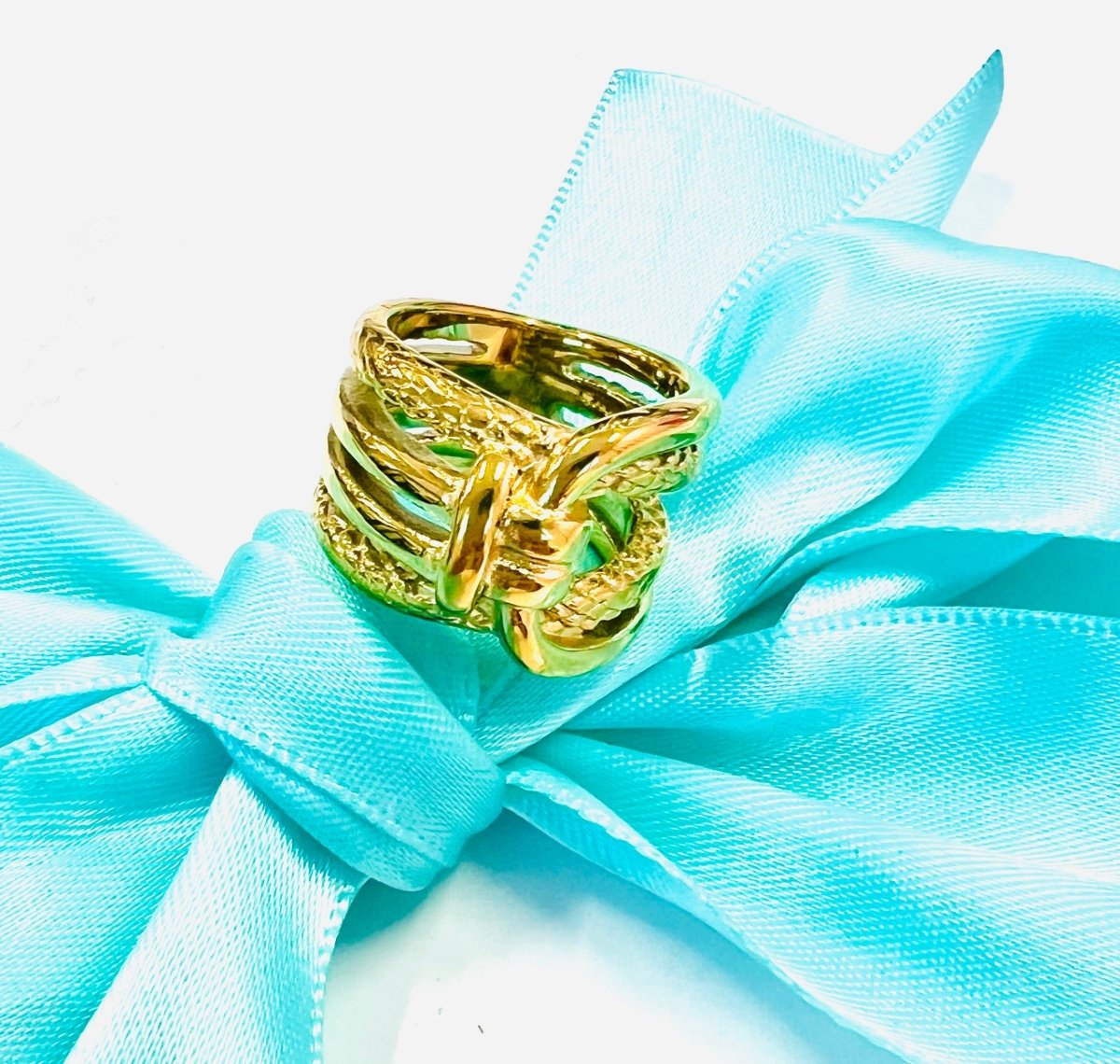 The Logan Knot Ring