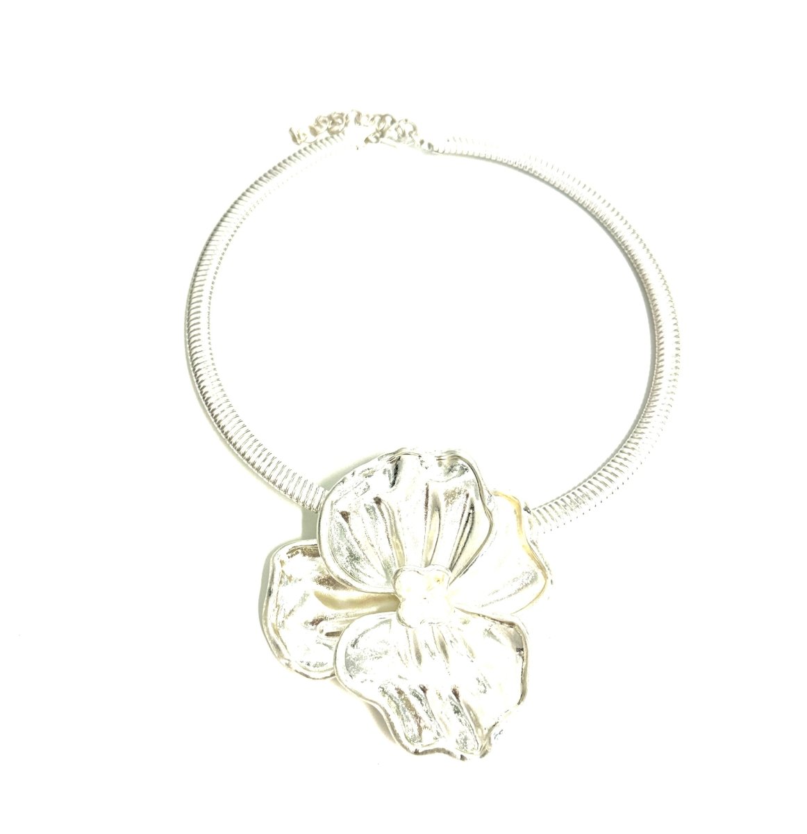 The Pendant Choker- Flower