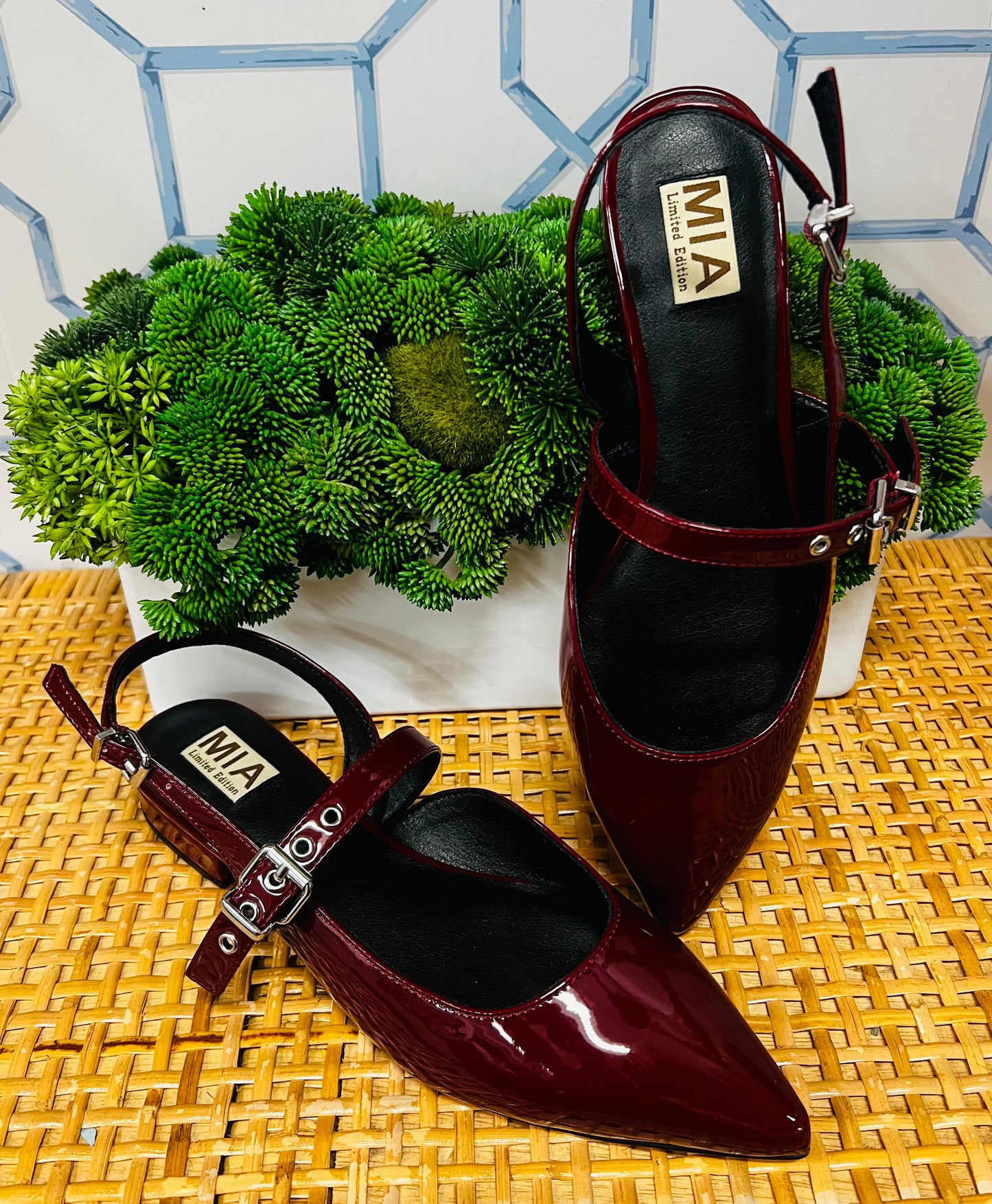 The Aree Flats in 2 Colors