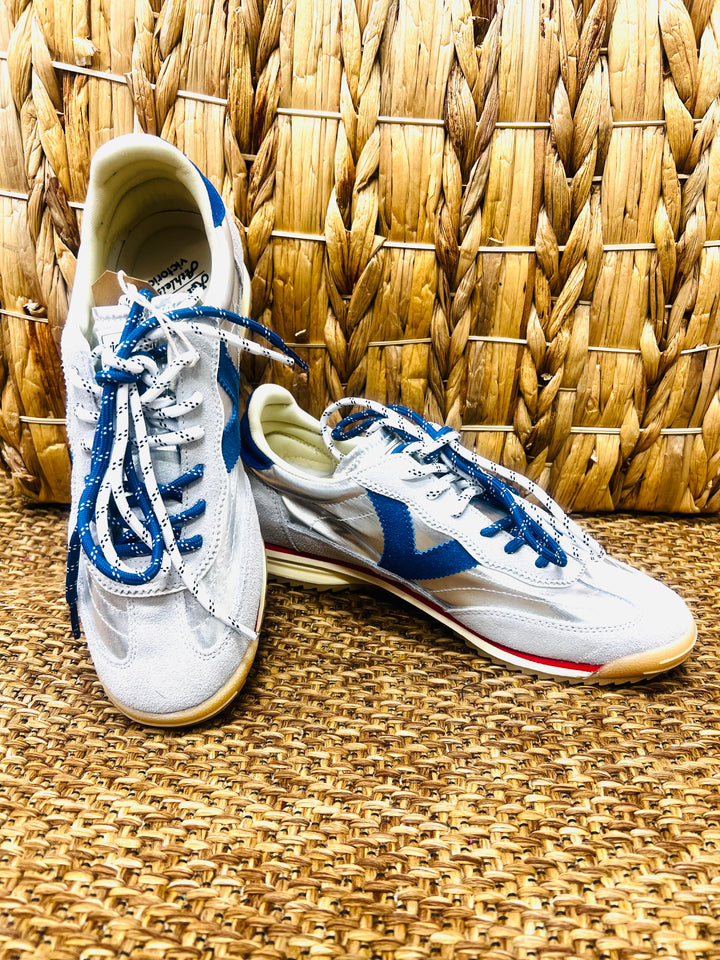 The Victoria Metallic Sneaks in Silver