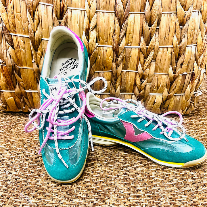 The Victoria Metallic Sneaks in Jade