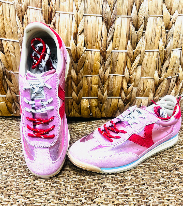 The Victoria Metallic Sneaks in Pink