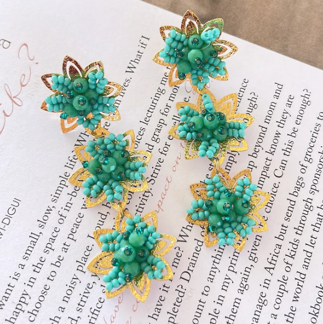 The Triple Daisy Earrings-2 Colors