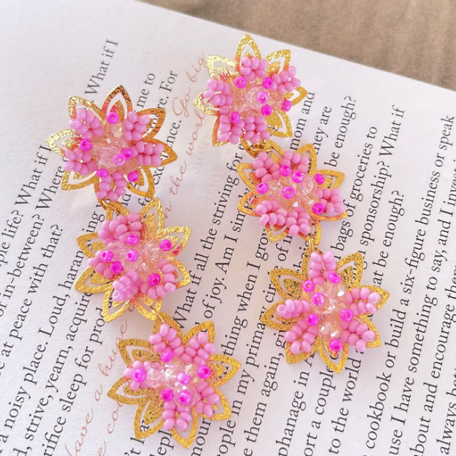 The Triple Daisy Earrings-2 Colors