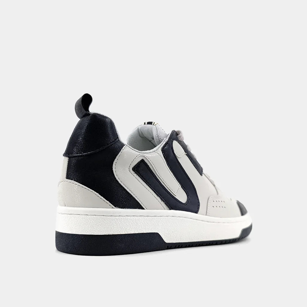 The Black Sybil Sneaks