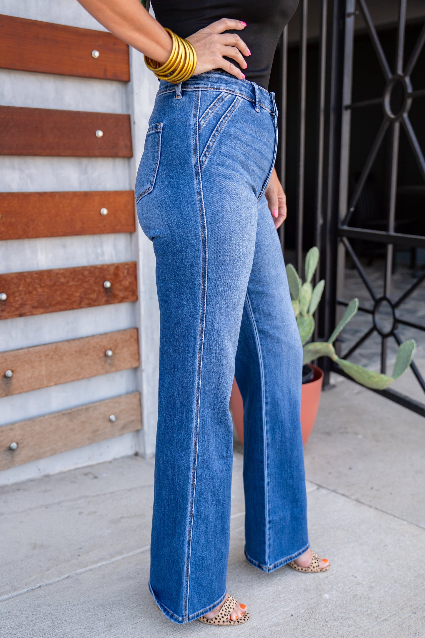 The Stuer Flares in Medium