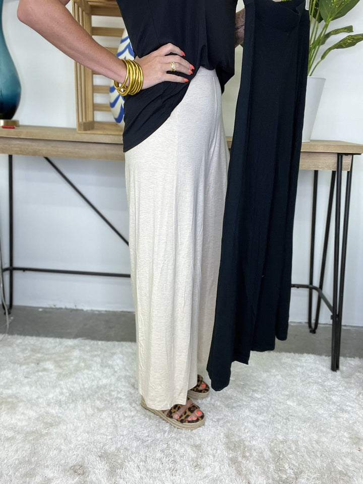 The Solid Wide Pants in 2 Colors