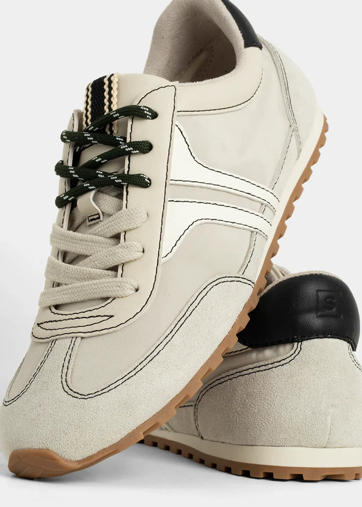 The Sarah Sneaks in Bone