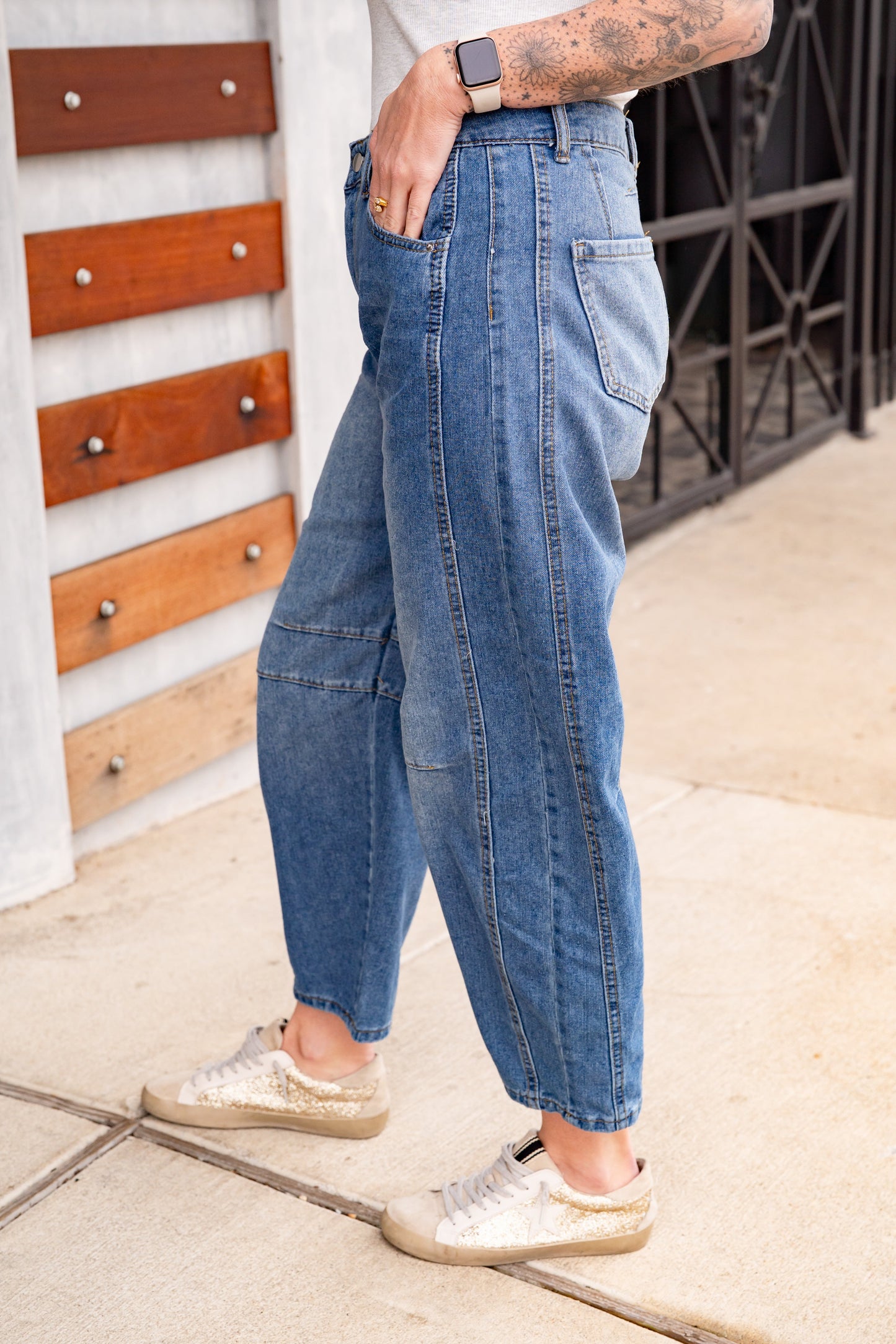 The Buckley Barrel Jeans in Medium