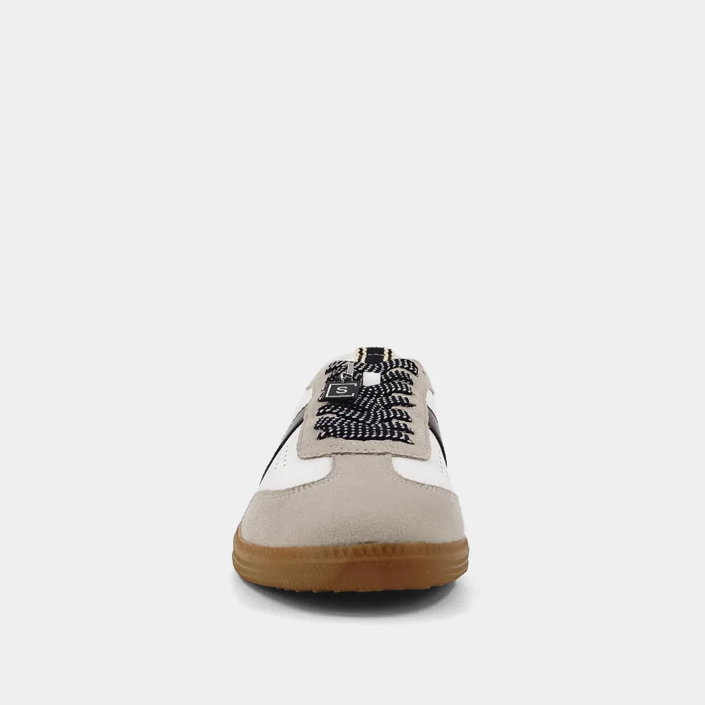 The B&W Sydney Sneaks