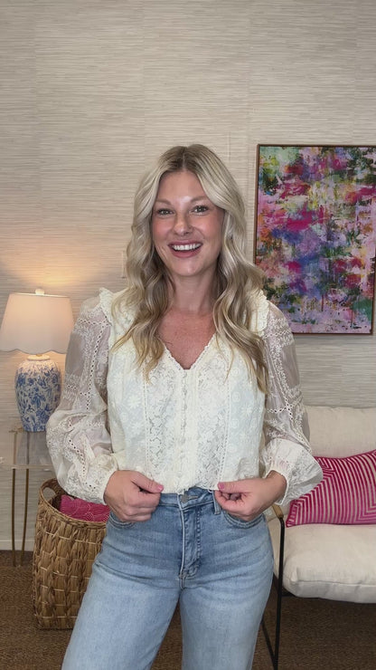The Romantic Top in Cream