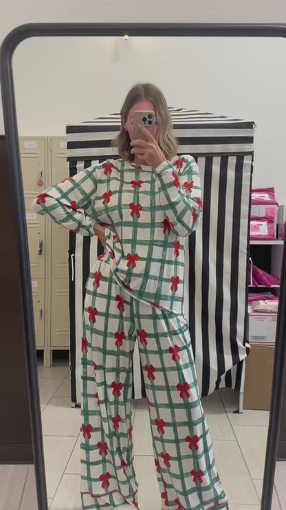 The Buckley Elizabeth 2.0 Set in Under the Tree